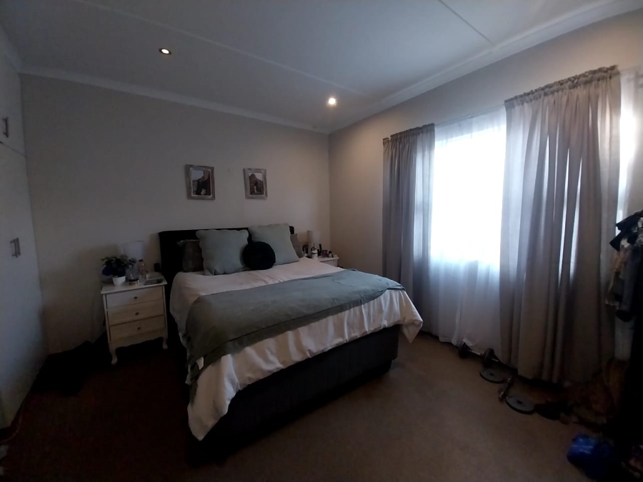 5 Bedroom Property for Sale in Worcester West Western Cape